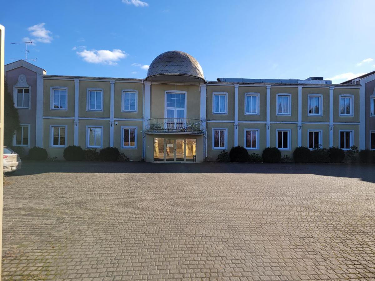 Dworek Sobieskiego Skierniewice Exteriör bild